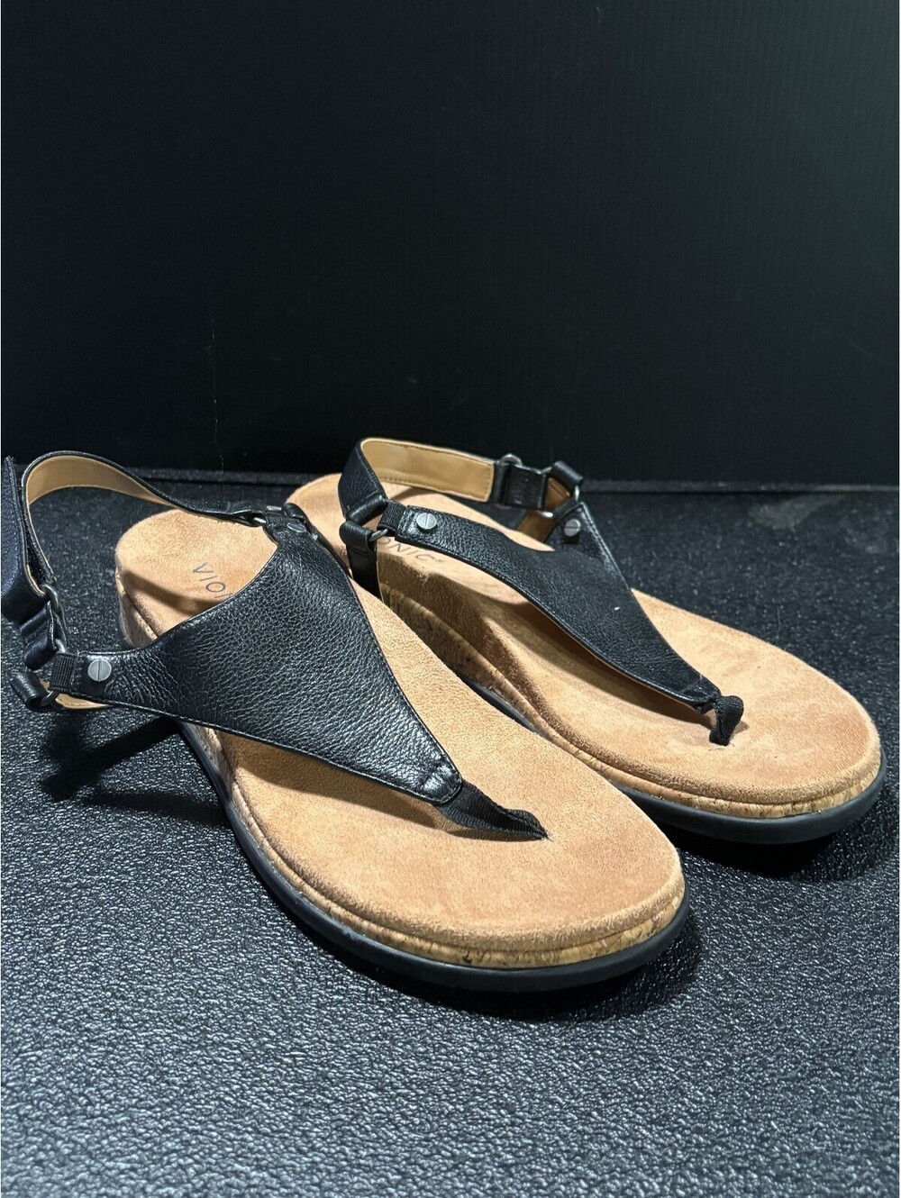 Vionic Kirra II Black T-Strap Sandals Women’s 8.5